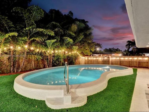 1431 Dewey St, Hollywood FL 33020