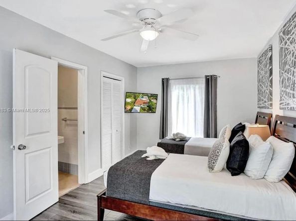 1431 Dewey St, Hollywood FL 33020