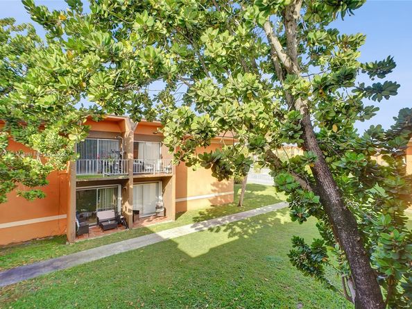 9459 SW 76th St R7, Miami FL 33173