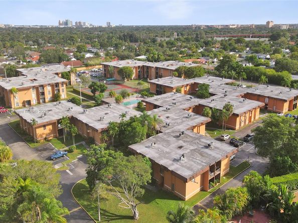 9459 SW 76th St R7, Miami FL 33173