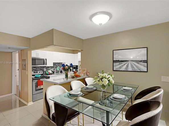 9459 SW 76th St R7, Miami FL 33173