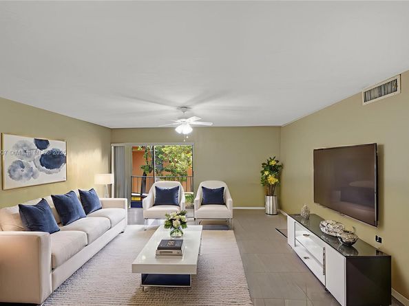 9459 SW 76th St R7, Miami FL 33173