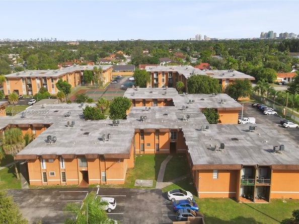 9459 SW 76th St R7, Miami FL 33173