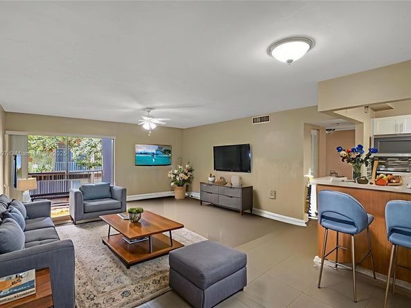 9459 SW 76th St R7, Miami FL 33173