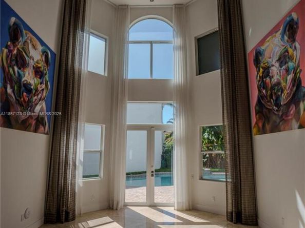 822 Meridian Ln, Hollywood FL 33019