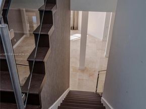 822 Meridian Ln, Hollywood FL 33019