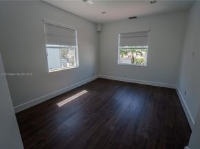 822 Meridian Ln, Hollywood FL 33019