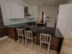 822 Meridian Ln, Hollywood FL 33019