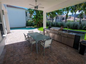 822 Meridian Ln, Hollywood FL 33019