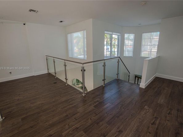 822 Meridian Ln, Hollywood FL 33019