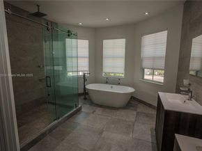 822 Meridian Ln, Hollywood FL 33019