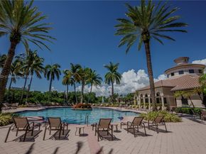 822 Meridian Ln, Hollywood FL 33019