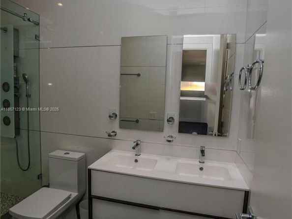 822 Meridian Ln, Hollywood FL 33019