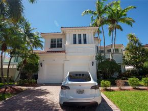 822 Meridian Ln, Hollywood FL 33019