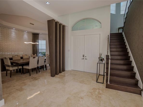 822 Meridian Ln, Hollywood FL 33019