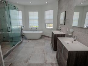 822 Meridian Ln, Hollywood FL 33019
