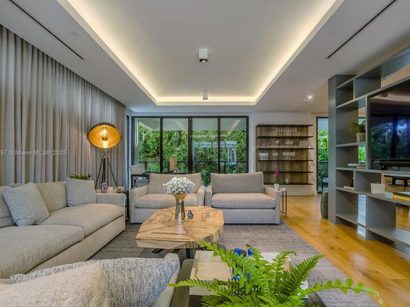 350 Meridian Ave PH, Miami Beach FL 33139