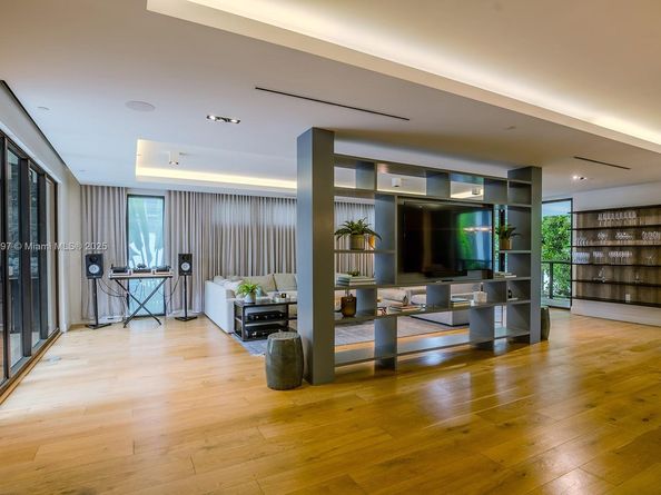 350 Meridian Ave PH, Miami Beach FL 33139