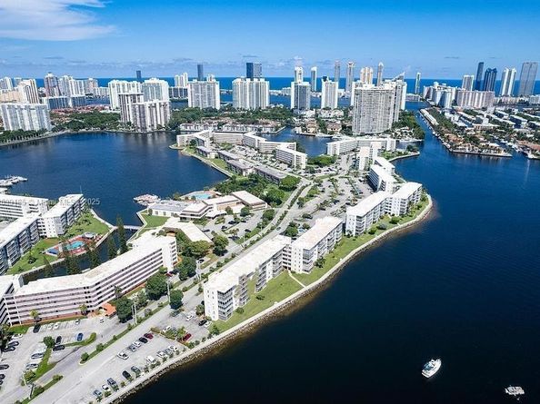 2920 Point East Dr N311, Aventura FL 33160