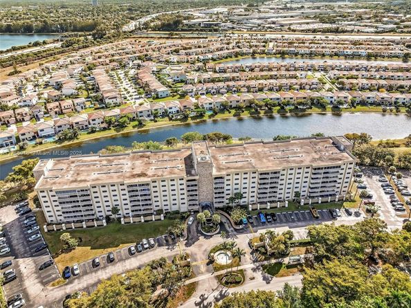 800 NE 195th St 716, Miami FL 33179