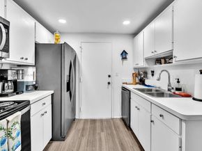 800 NE 195th St 716, Miami FL 33179