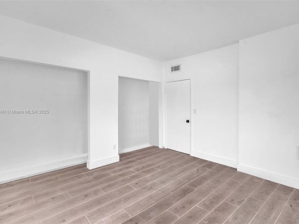 1960 Marseille Dr 304, Miami Beach FL 33141