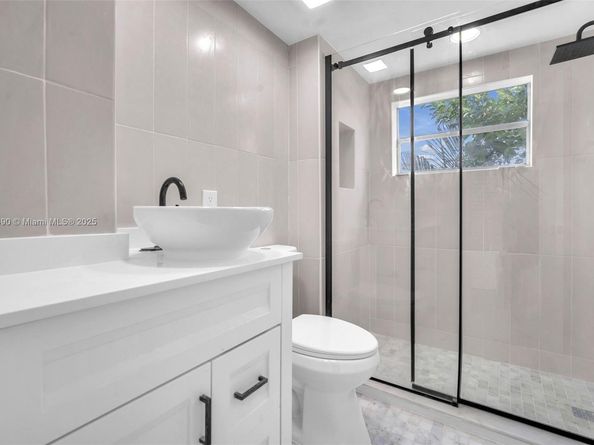 1960 Marseille Dr 304, Miami Beach FL 33141
