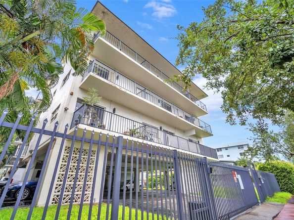 1960 Marseille Dr 304, Miami Beach FL 33141
