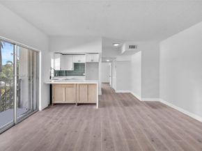 1960 Marseille Dr 304, Miami Beach FL 33141