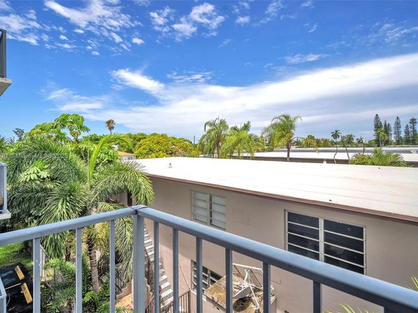 1960 Marseille Dr 304, Miami Beach FL 33141