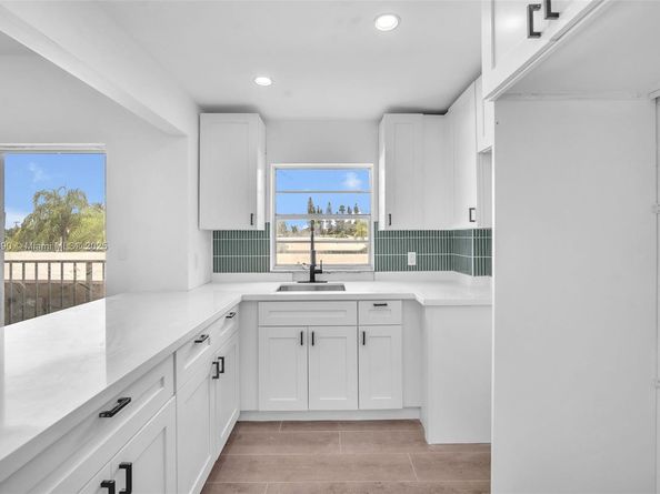1960 Marseille Dr 304, Miami Beach FL 33141