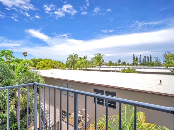 1960 Marseille Dr 304, Miami Beach FL 33141