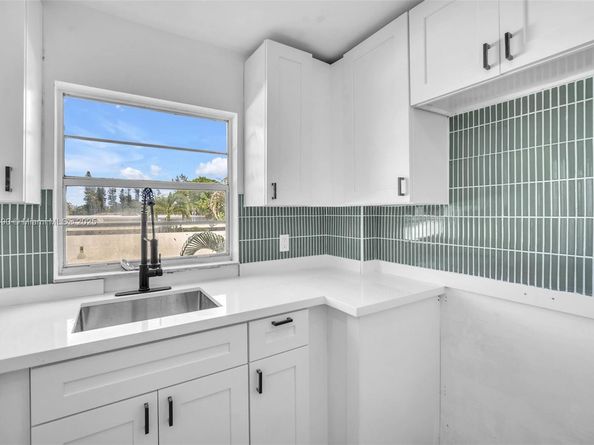 1960 Marseille Dr 304, Miami Beach FL 33141