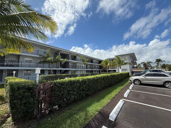1100 NE 1st Ct 120, Hallandale Beach FL 33009