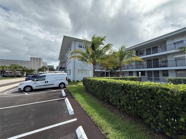 1100 NE 1st Ct 120, Hallandale Beach FL 33009