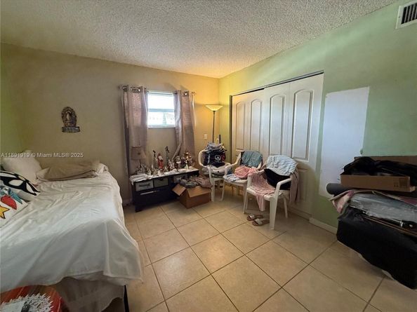 1100 NE 1st Ct 120, Hallandale Beach FL 33009