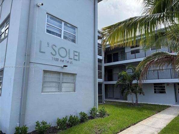 1100 NE 1st Ct 120, Hallandale Beach FL 33009