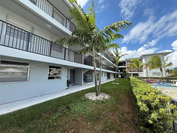 1100 NE 1st Ct 120, Hallandale Beach FL 33009