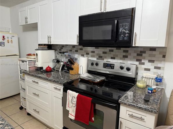 1100 NE 1st Ct 120, Hallandale Beach FL 33009