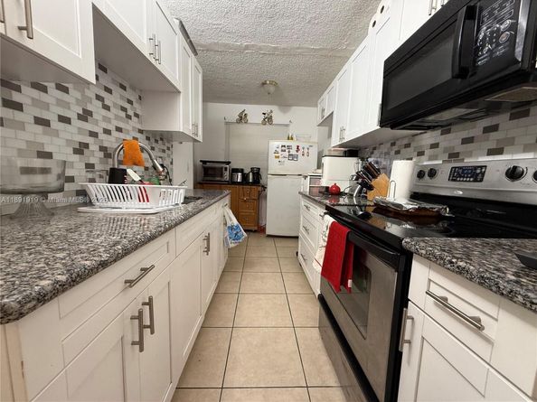 1100 NE 1st Ct 120, Hallandale Beach FL 33009