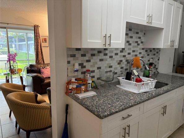 1100 NE 1st Ct 120, Hallandale Beach FL 33009