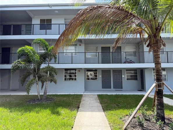1100 NE 1st Ct 120, Hallandale Beach FL 33009