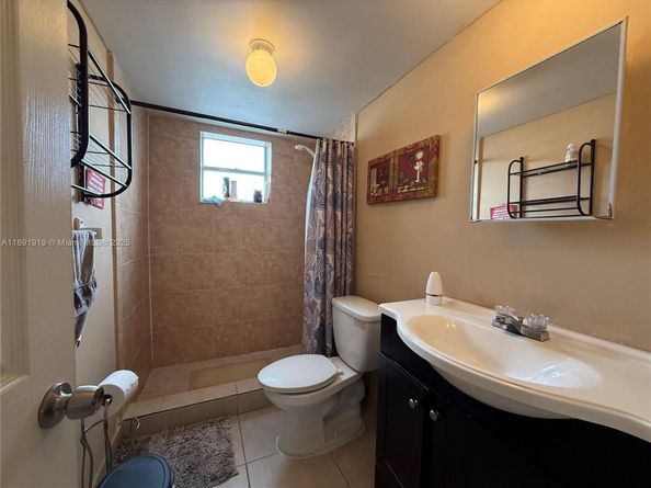 1100 NE 1st Ct 120, Hallandale Beach FL 33009