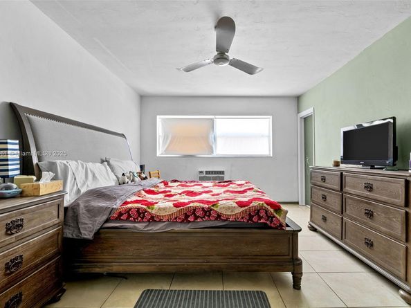 11930 NE 19 Dr 15, North Miami FL 33181