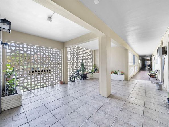 11930 NE 19 Dr 15, North Miami FL 33181