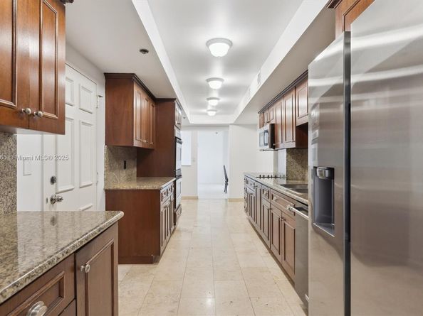 4101 Pine Tree Dr 1812, Miami Beach FL 33140