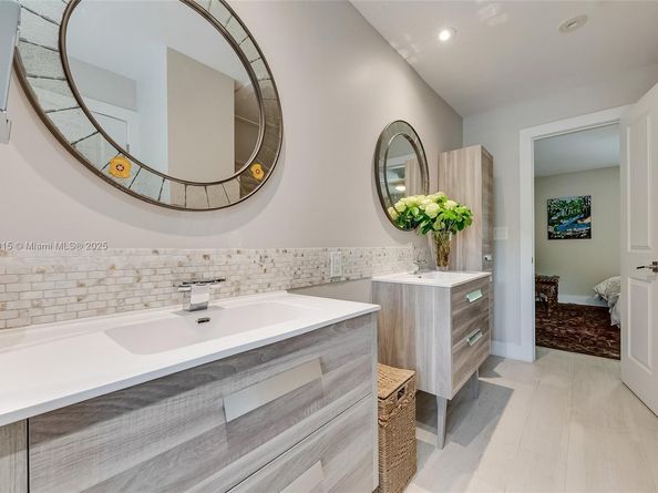7255 SW 55th Ave, Miami FL 33143