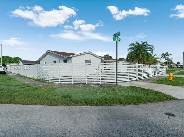 17040 SW 107th Ct, Miami FL 33157