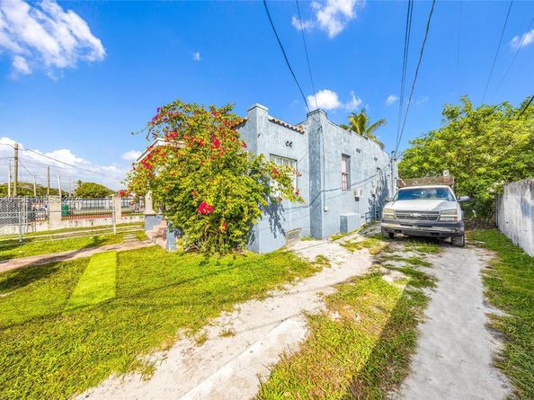 2223 NW 3rd St, Miami FL 33125