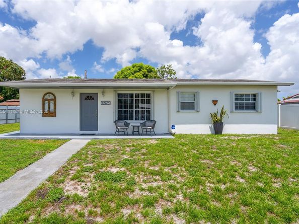19725 NW 32nd Ct, Miami Gardens FL 33056